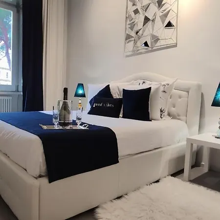 Apartman Romance Al Colosseo 2 *